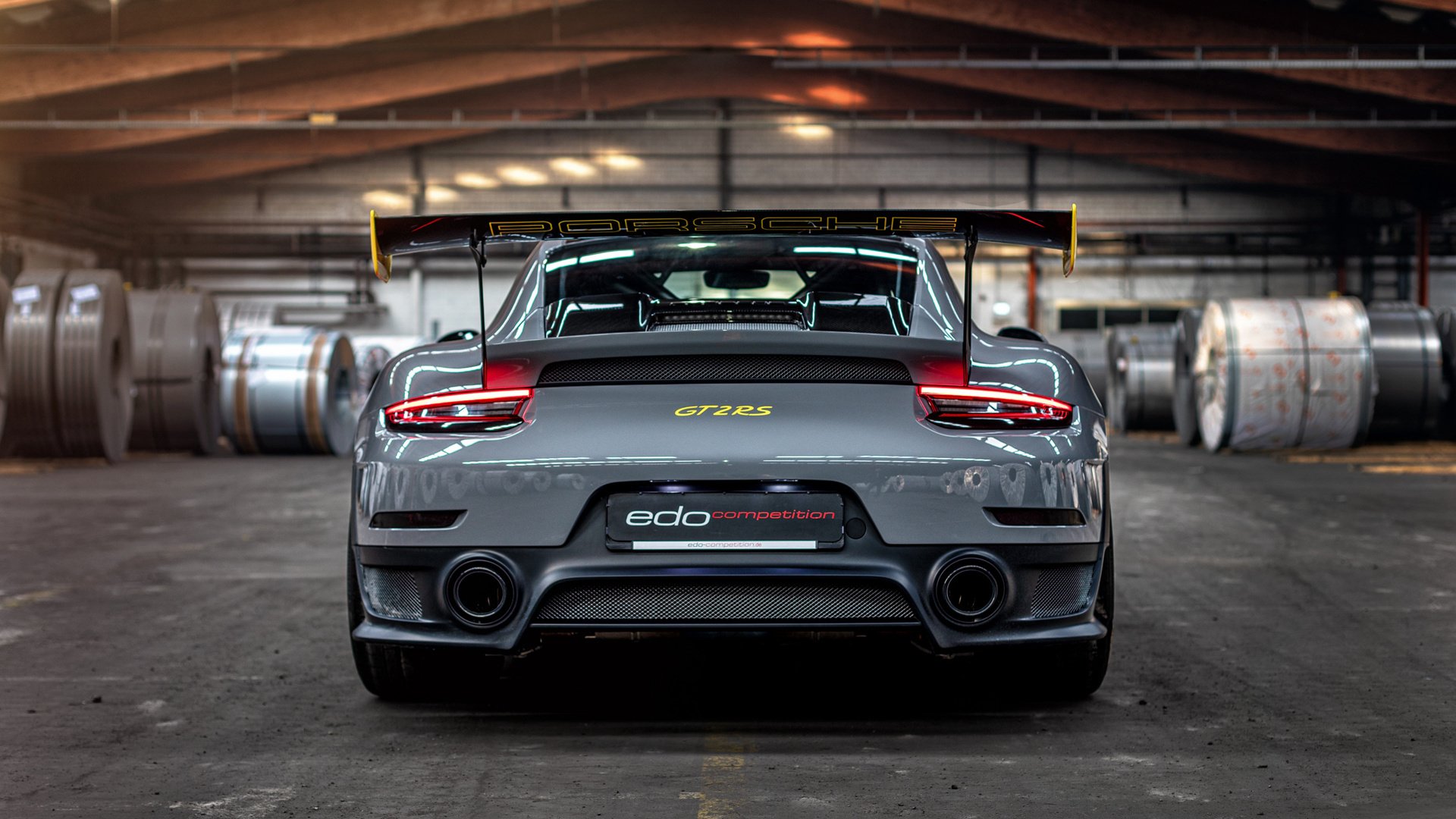 开云·体育官网-“逆风逆袭：车手在绝境中写传奇”，逆风而行的小车